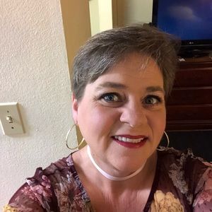 Meet your Posher, Laurie